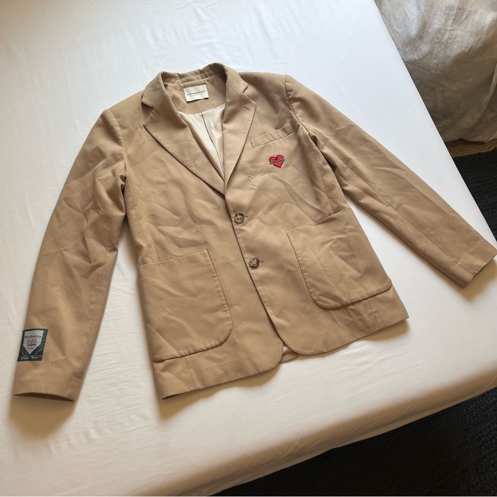 MOMOSHERO‎ tan embroidered patch heart detail long sleeve two button blazer
